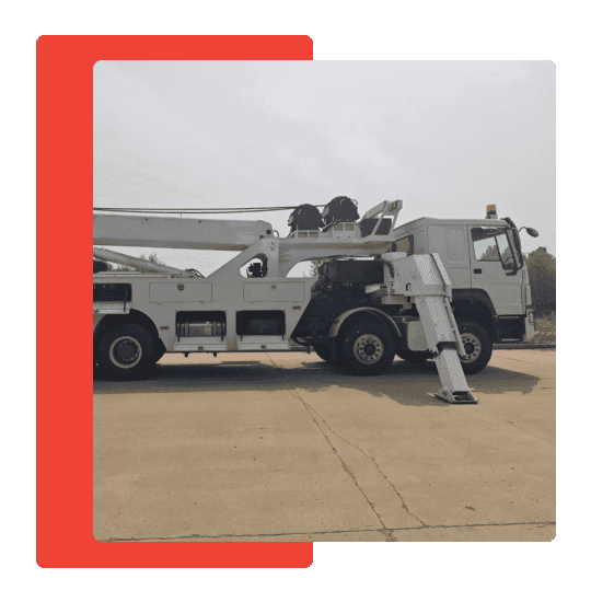 Heavy-duty 911 Emergency Recoveries truck in the field